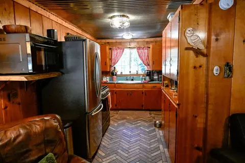 Kitchen - 620 Loop Dr, Springville, CA 93265 photo 4 of 5
