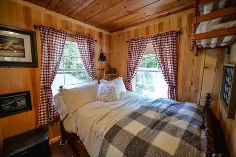 Bedroom - 620 Loop Dr, Springville, CA 93265 photo 1 of 4