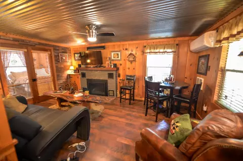 Living - 620 Loop Dr, Springville, CA 93265 photo 4 of 7