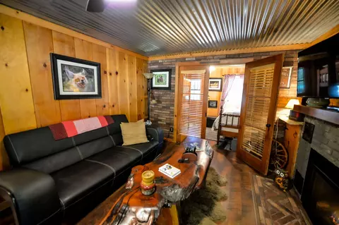 Living - 620 Loop Dr, Springville, CA 93265 photo 6 of 7