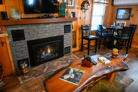 Living - 620 Loop Dr, Springville, CA 93265 photo 2 of 7