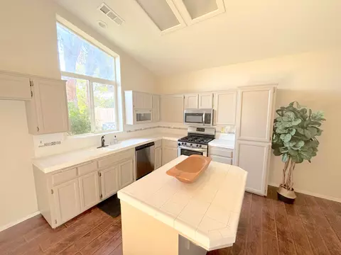 1435 E Dorothea Ave, Visalia, CA 93292 photo 9