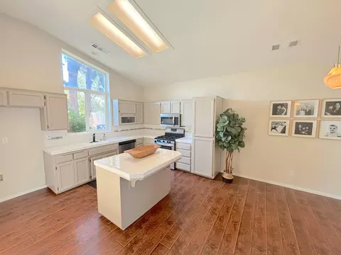 1435 E Dorothea Ave, Visalia, CA 93292 photo 7