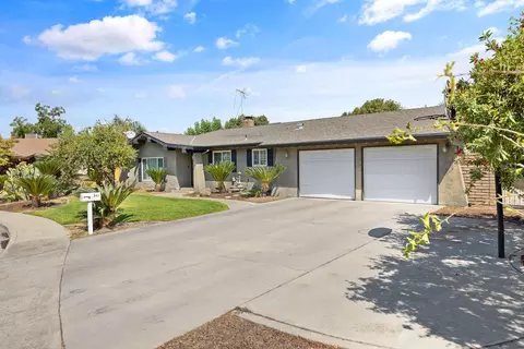 789 E Millwood Dr, Dinuba, CA 93618