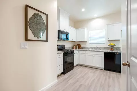 Entry Way - 4132-4136 E Kaweah, Visalia, CA 93292 photo 3 of 6