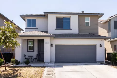911 W Sedona Ave, Visalia, CA 93291