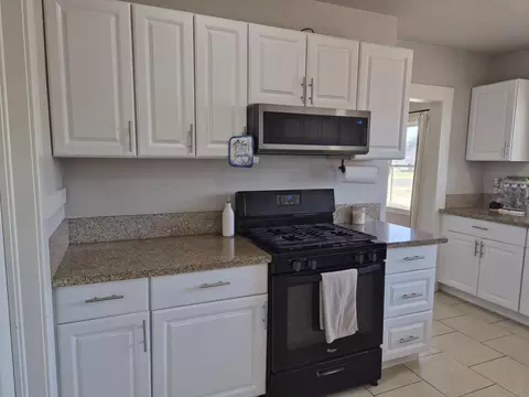 1236 N Brown St, Hanford, CA 93230