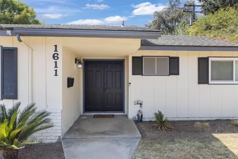 1611 S Giddings St, Visalia, CA 93277