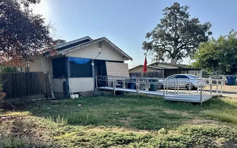544 S G St, Tulare, CA 93274