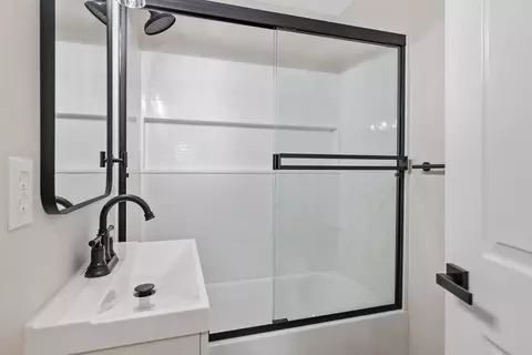 Bath - 142 G St, Lemoore, CA 93245 photo 1 of 2