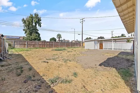 Exterior - 142 G St, Lemoore, CA 93245 photo 8 of 11