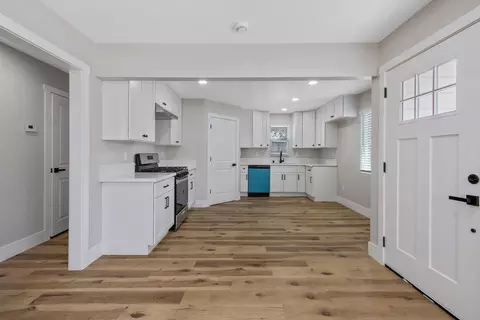 Entry Way - 142 G St, Lemoore, CA 93245 photo 1 of 4