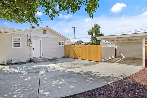 Exterior - 142 G St, Lemoore, CA 93245 photo 5 of 11