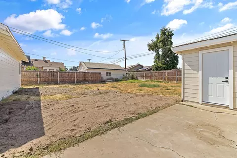 Exterior - 142 G St, Lemoore, CA 93245 photo 7 of 11