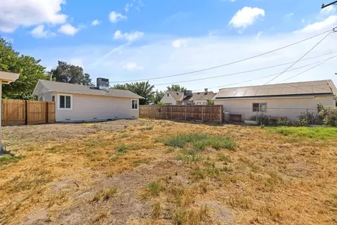 Exterior - 142 G St, Lemoore, CA 93245 photo 10 of 11