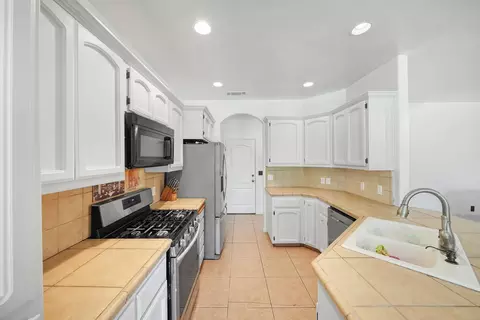 Kitchen - 3621 E Douglas Ave, Visalia, CA 93292 photo 2 of 3
