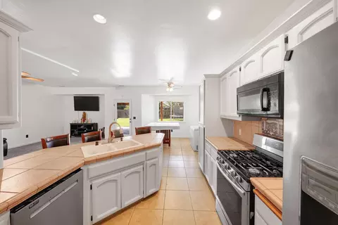Kitchen - 3621 E Douglas Ave, Visalia, CA 93292 photo 3 of 3