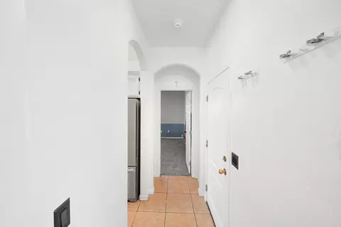 Entry Way - 3621 E Douglas Ave, Visalia, CA 93292 photo 2 of 4