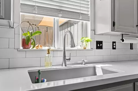 Kitchen - 2725 N Thomas St, Visalia, CA 93292 photo 5 of 6