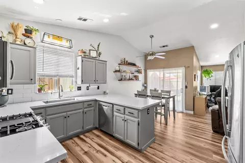 Kitchen - 2725 N Thomas St, Visalia, CA 93292 photo 6 of 6