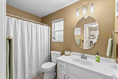 Bath - 2725 N Thomas St, Visalia, CA 93292 photo 1 of 4