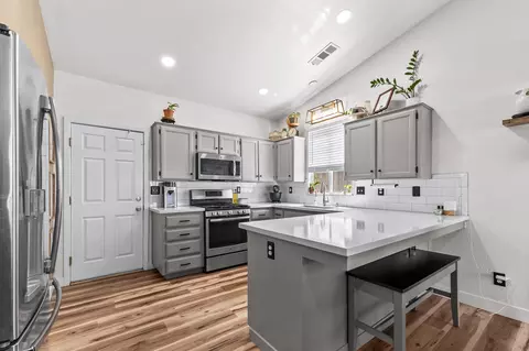 Kitchen - 2725 N Thomas St, Visalia, CA 93292 photo 2 of 6