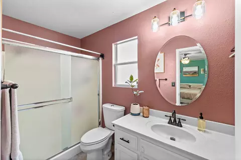 Bath - 2725 N Thomas St, Visalia, CA 93292 photo 3 of 4