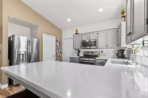 Kitchen - 2725 N Thomas St, Visalia, CA 93292 photo 3 of 6