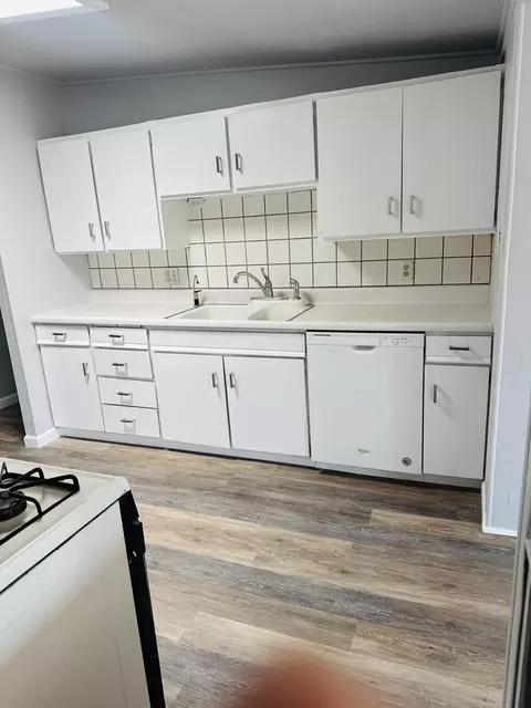 Kitchen - 210 Plum Dr, Exeter, CA 93221 photo 1 of 2