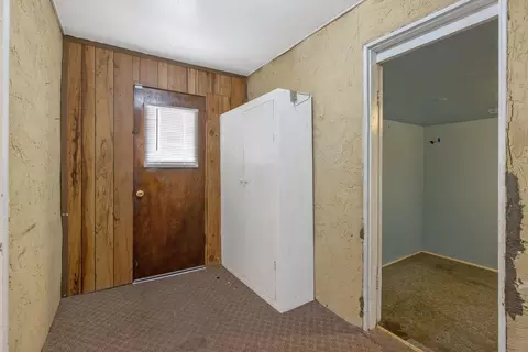 Entry Way - 720 Orange Ave, Chowchilla, CA 93610 photo 2 of 3