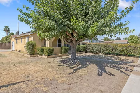 Exterior - 720 Orange Ave, Chowchilla, CA 93610 photo 2 of 8