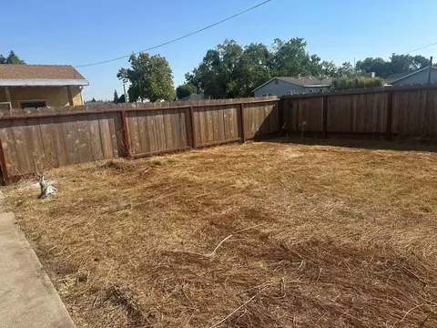 Exterior - 720 Orange Ave, Chowchilla, CA 93610 photo 7 of 8