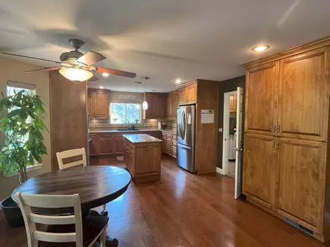 Kitchen - 42072 Corral Dr, Three Rivers, CA 93271 photo 4 of 7
