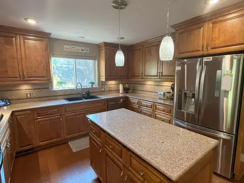Kitchen - 42072 Corral Dr, Three Rivers, CA 93271 photo 6 of 7