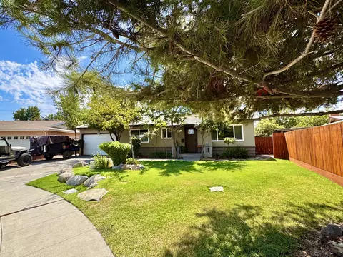 Exterior - 60 Willow Ct, Lemoore, CA 93245 photo 2 of 16