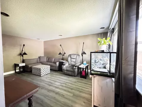 Living - 60 Willow Ct, Lemoore, CA 93245 photo 1 of 4