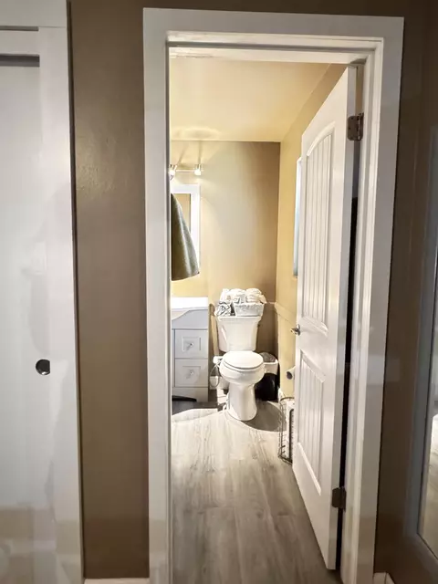 Bath - 60 Willow Ct, Lemoore, CA 93245 photo 1 of 11