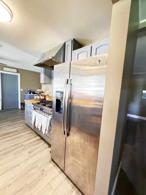 Kitchen - 60 Willow Ct, Lemoore, CA 93245 photo 3 of 5