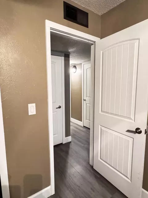 Entry Way - 60 Willow Ct, Lemoore, CA 93245 photo 14 of 25