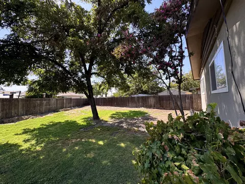 Exterior - 60 Willow Ct, Lemoore, CA 93245 photo 12 of 16