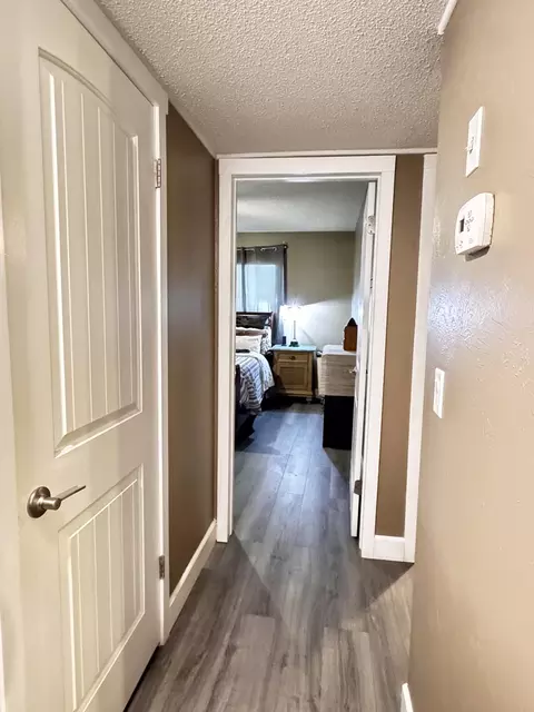 Entry Way - 60 Willow Ct, Lemoore, CA 93245 photo 11 of 25