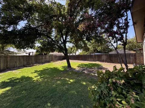 Exterior - 60 Willow Ct, Lemoore, CA 93245 photo 13 of 16