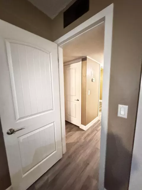 Entry Way - 60 Willow Ct, Lemoore, CA 93245 photo 18 of 25