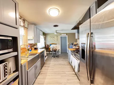 Kitchen - 60 Willow Ct, Lemoore, CA 93245 photo 1 of 5