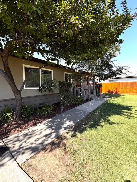 Exterior - 60 Willow Ct, Lemoore, CA 93245 photo 4 of 16