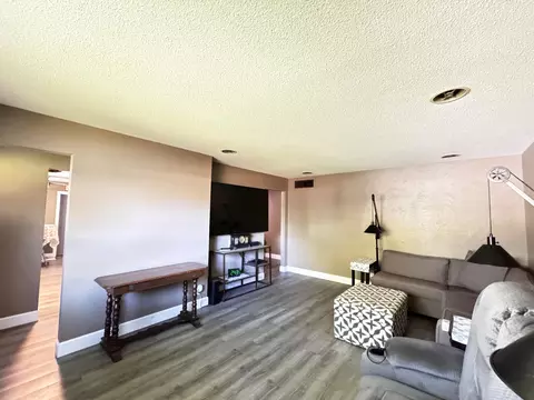 Living - 60 Willow Ct, Lemoore, CA 93245 photo 2 of 4