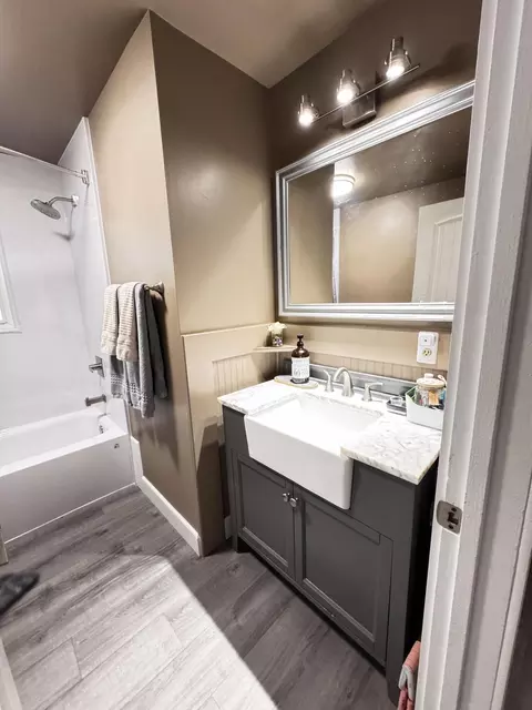 Bath - 60 Willow Ct, Lemoore, CA 93245 photo 8 of 11