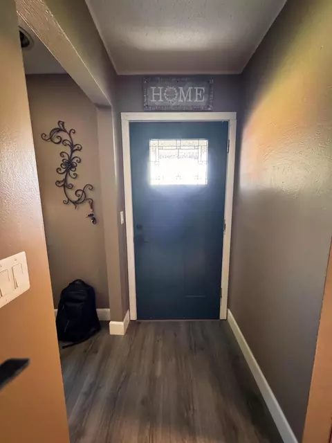 Entry Way - 60 Willow Ct, Lemoore, CA 93245 photo 4 of 25