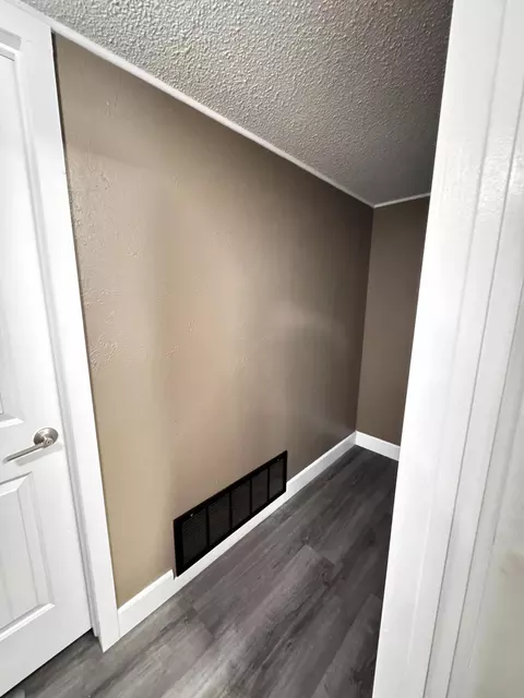 Entry Way - 60 Willow Ct, Lemoore, CA 93245 photo 23 of 25