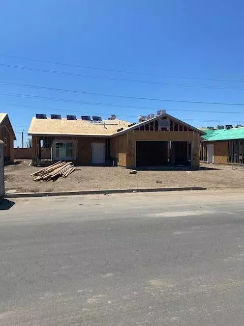 1157 S Royal Oak Ct E, Porterville, CA 93257